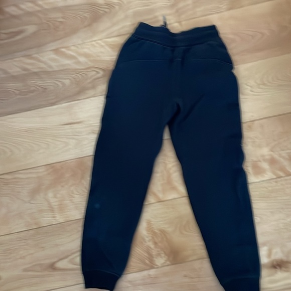Lululemon scuba sweat pants size 2 color black - Picture 3 of 3